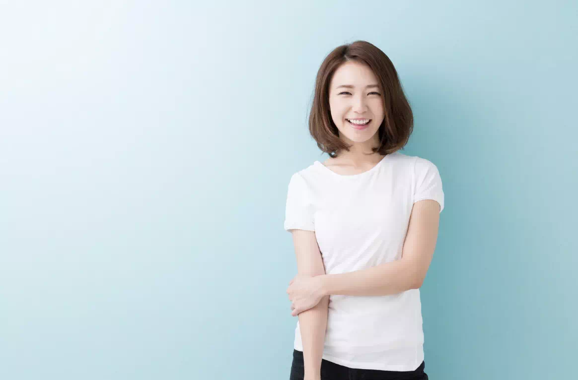 笑顔の女性の画像