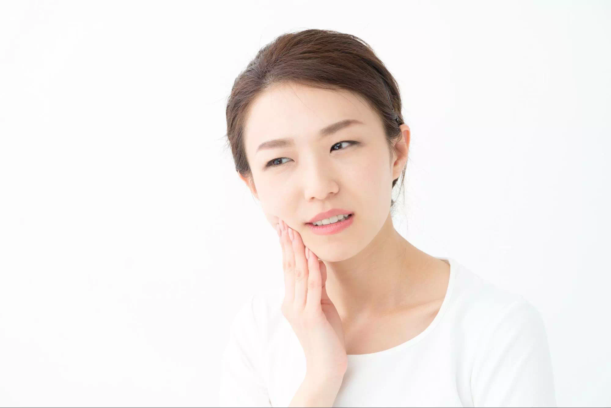 歯が痛む女性の画像
