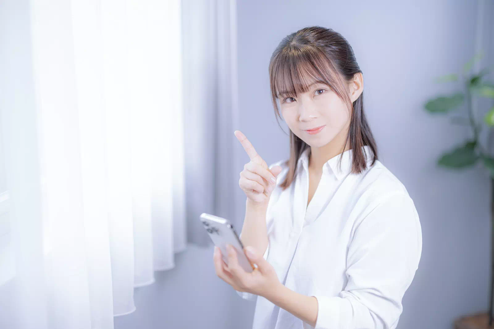 予約する女性